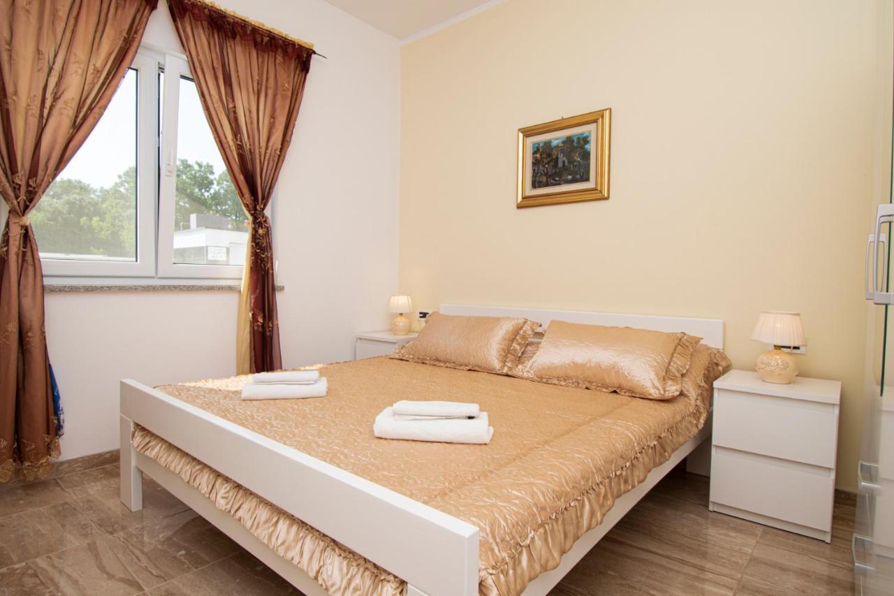Apartments With Pool In Pula,Croatia Exterior foto